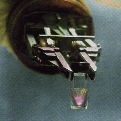 [ Photo: Macro shot of a Yttrium claw ]